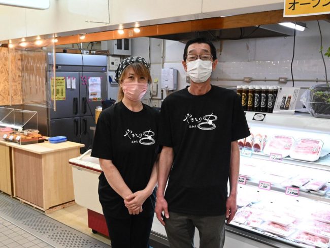 弘前的“Niji no Mart”熟食店和肉類銷售處的烤雞肉串店“Mikami”