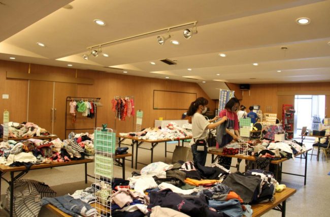 Children's clothes "hand-me-down party" in Aomori A place for mothers to interact and relax