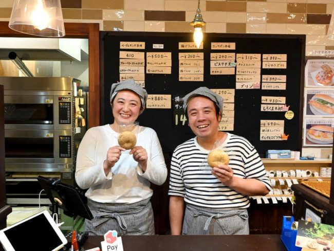 Aomori Namioka "Pommiel" kỷ niệm 10 năm thành lập Một cửa hàng bánh mì tròn và coppépan do một cặp vợ chồng điều hành