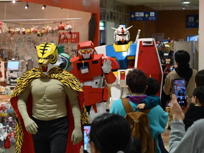 Événement de modelage en carton "Dumborian" à Aomori Plus de 100 objets rassemblés de tout le pays