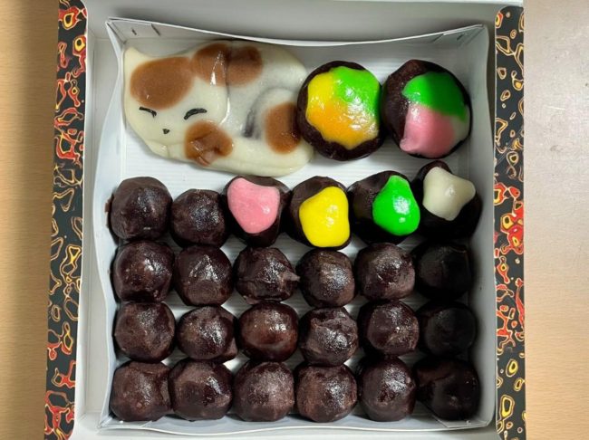 Os doces da loteria de Aomori "Antama Ate" planejados para serem apreciados por crianças em forma de gato