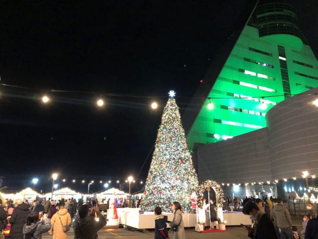 «Рождественская ярмарка» в Aomori Aspam Christmas, которой могут наслаждаться несколько поколений