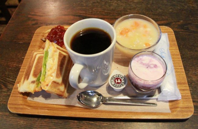 बुधवार को "क्रीम स्टू डे" आओमोरी का नेट कैफे है, केवल दोपहर के भोजन के लिए सर्दी