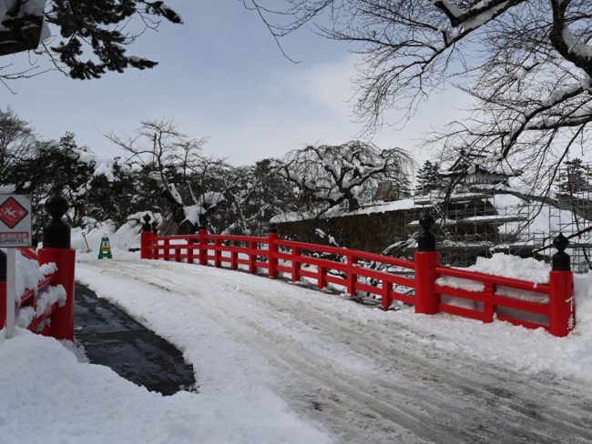 Hirosaki Park and Gejobashi closed to traffic Renovation work for the first time in 17 years