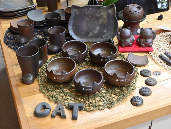 津輕金山燒「貓陶器集」20多件與貓節有關的貓造型作品