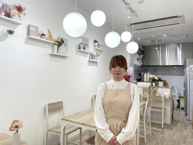Sweets principal "Fleur Cafe" em frente à Estação Aomori Sonhos de infância se tornam realidade e independência