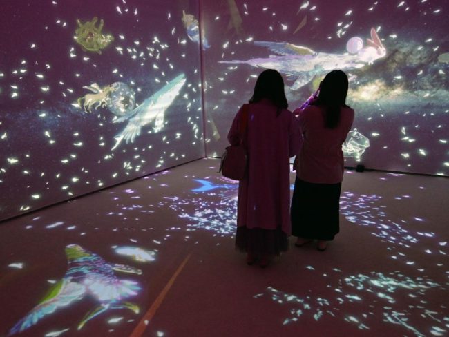 히로사키에서 아트전 「유니버주」 「우주의 동물원」을 디지털로 표현