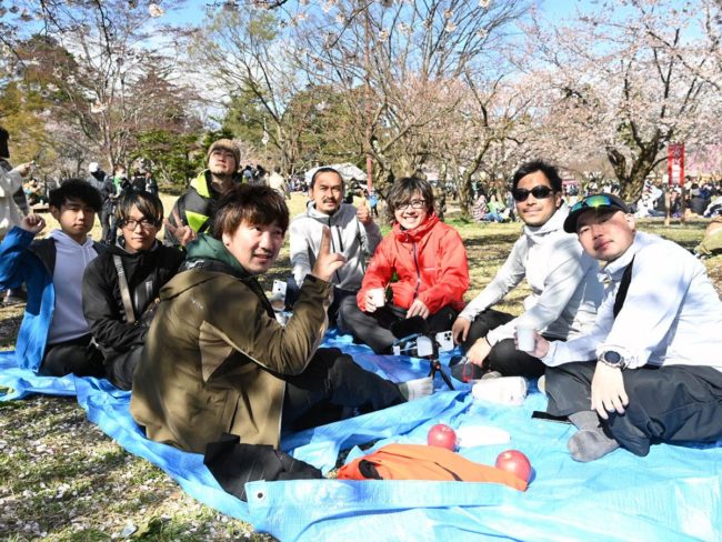 히로사키 공원에 세계적인 프로 게이머 우메하라 오고 씨 300km 도보 여행을 달성