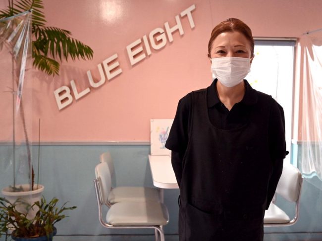 弘前的咖啡館“藍八”恢復營業上過學的女人是新老闆