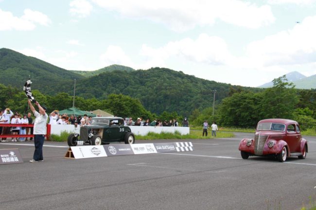 Drag race event in Aomori Bustling with about 1000 old car fans