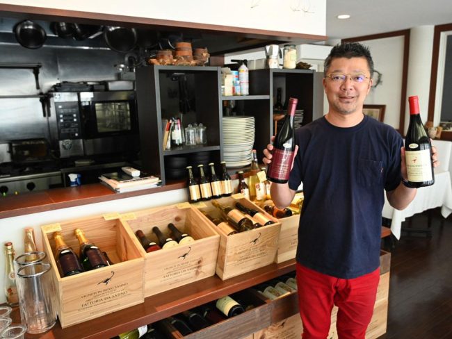 弘前市的一家意大利餐廳在店內出售葡萄酒，也出售自釀葡萄酒