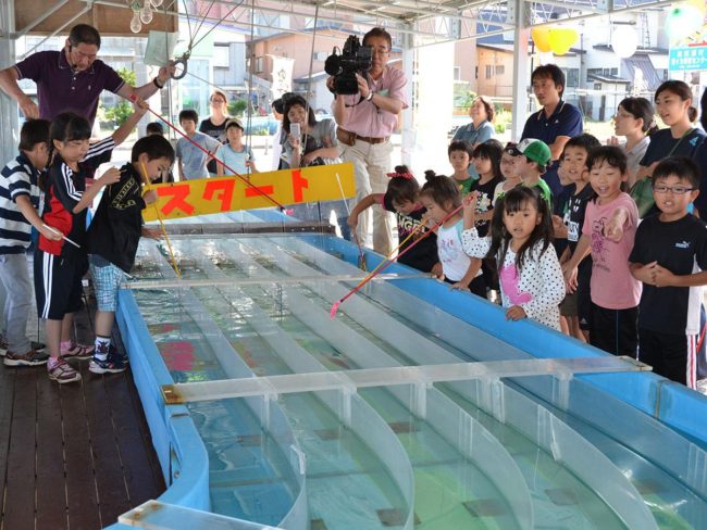 青森縣風毛浦時隔4年再次舉辦活魷魚“原創魷魚大賽”