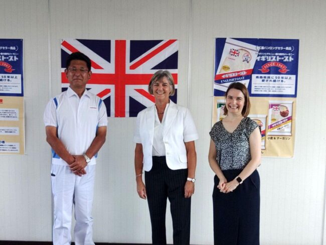英國駐日本大使參觀青森工藤麵包並品嚐英式吐司