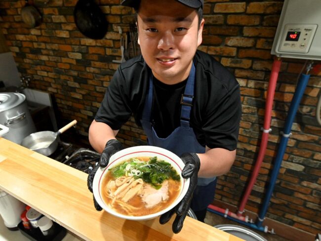 弘前市的一家中國麵店 Kudo 實現了成為拉麵店老闆的夢想，提供傳統風味