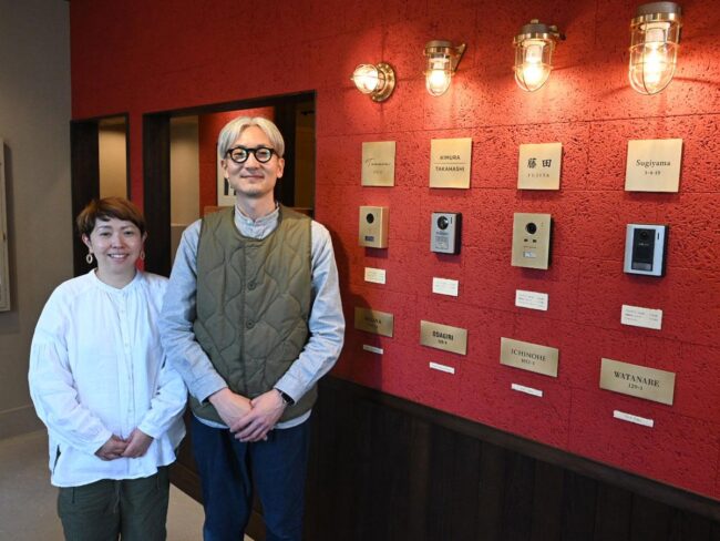 弘前市的「Chicory」已被改造為銘牌製造和銷售店，現在主要由黃銅製成。
