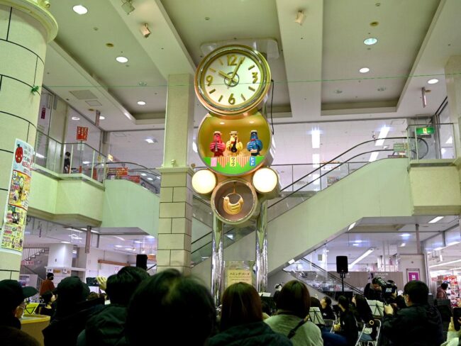 Karakuri clock in Fujisaki, Aomori reopens for the first time in eight years, surrounded by clapping and applause