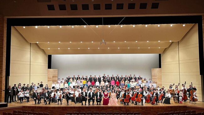 La orquesta de Aomori formada únicamente por personas involucradas en la agricultura reúne a 60 miembros de orquesta de todo Tohoku.