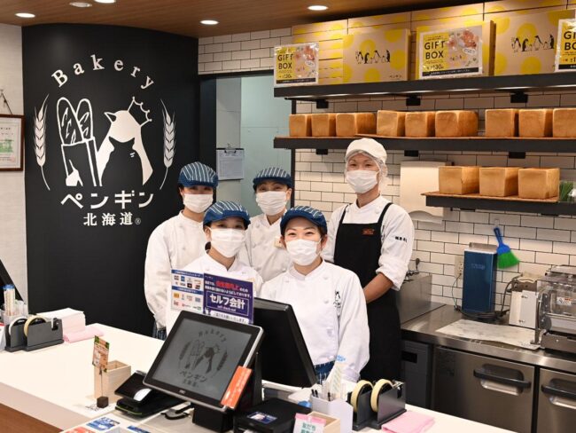 "Penguin Bakery" de Hokkaido abre pela primeira vez em Aomori, oferecendo 80 tipos de pão, incluindo torta de maçã