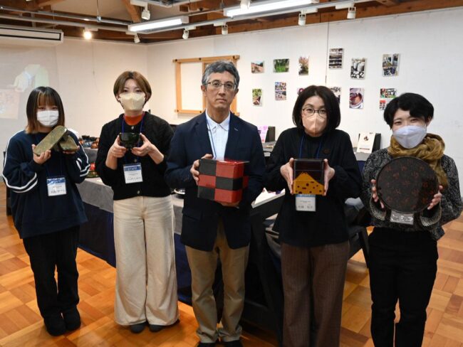Tsugaru lacquer successor training presentation sa Hirosaki, 150 gawa na ipinakita ng 5 tao na may edad 18 hanggang 52
