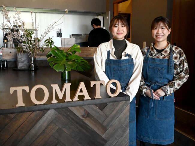La tienda de ramen "Hirosaki Ebi Tomato" cerca de la estación de Hirosaki está dirigida a mujeres y turistas extranjeros