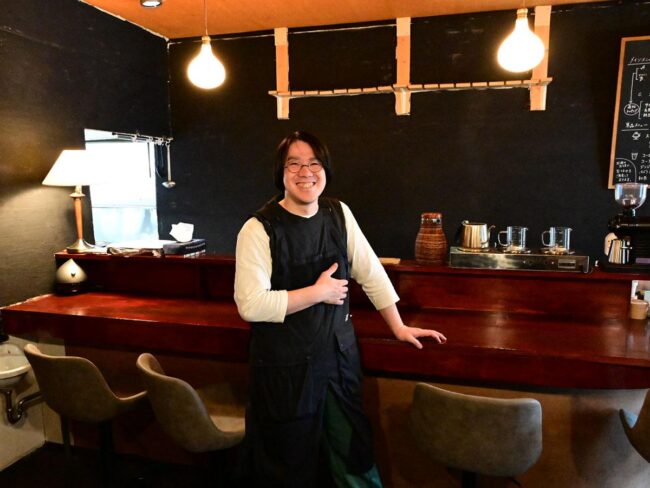 Um barman abre uma loja de sopa de curry e doces “Shita” em Aomori